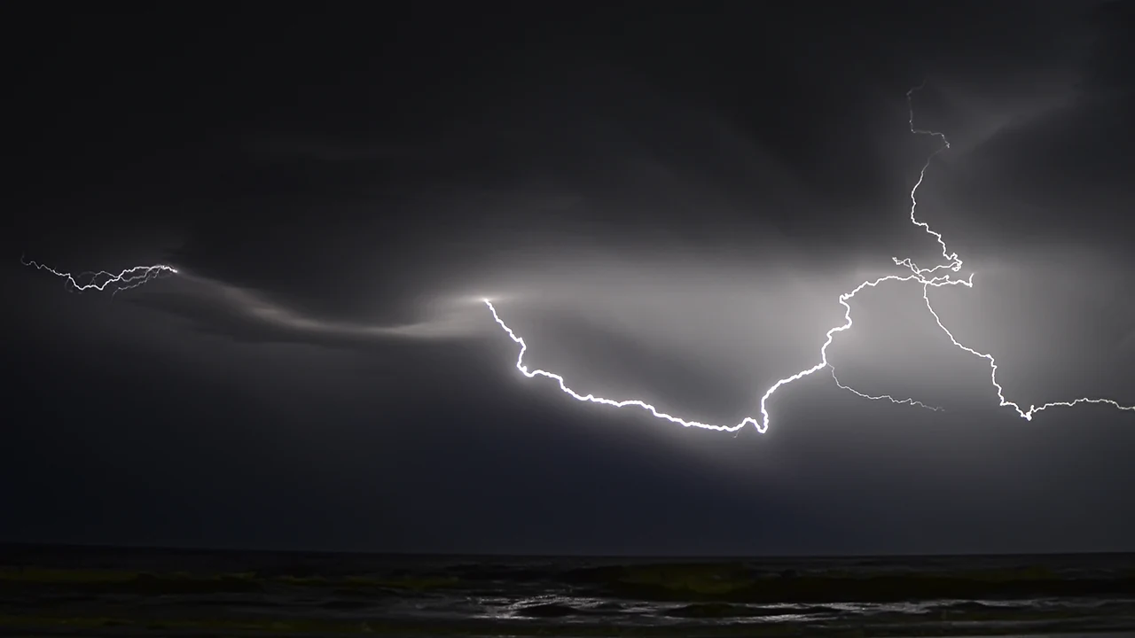 Raindrops can damage paint with microscopic “lightning”