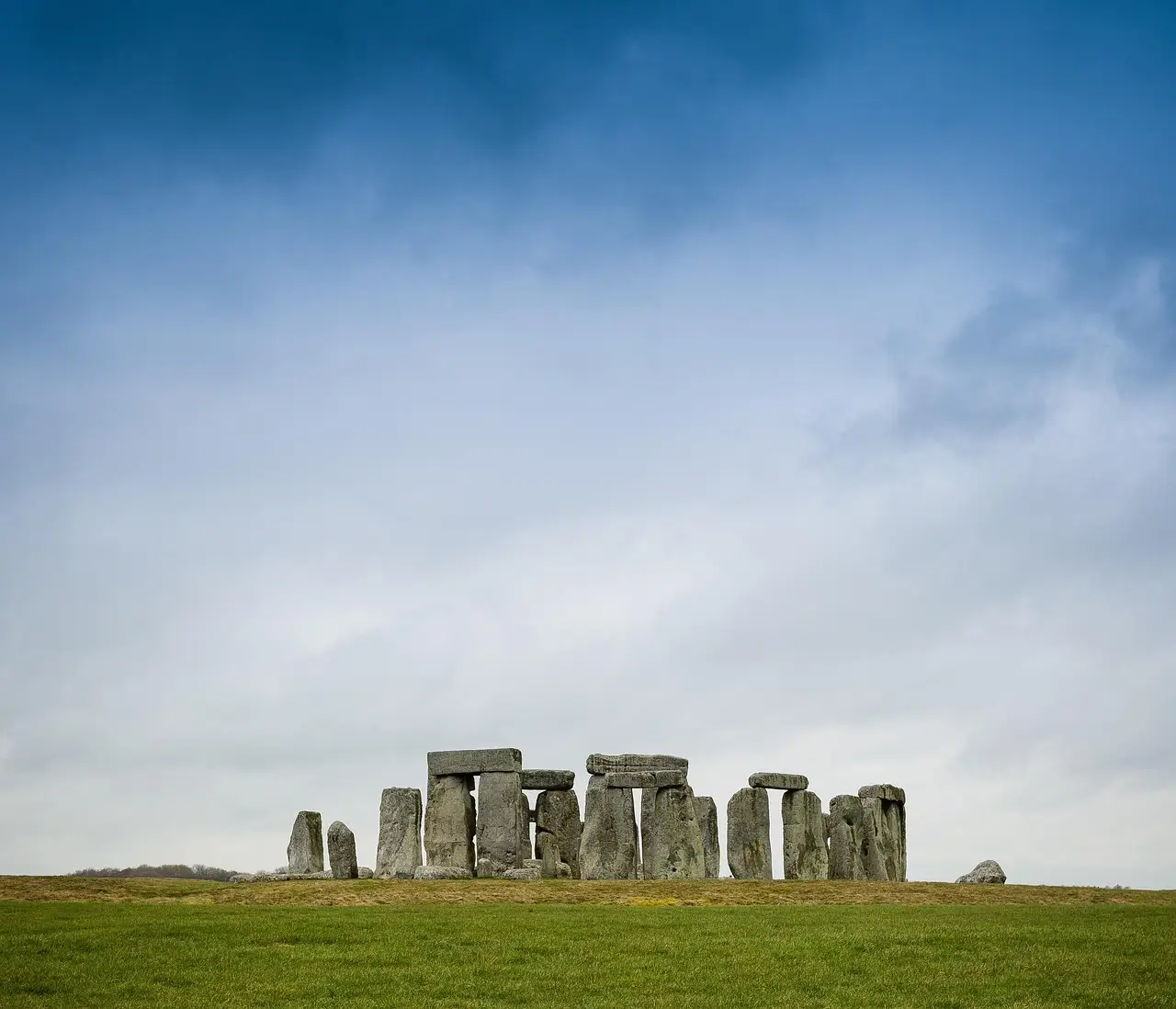 Stonehenge’s 6-ton altar stone may have traveled from Scotland by glacier