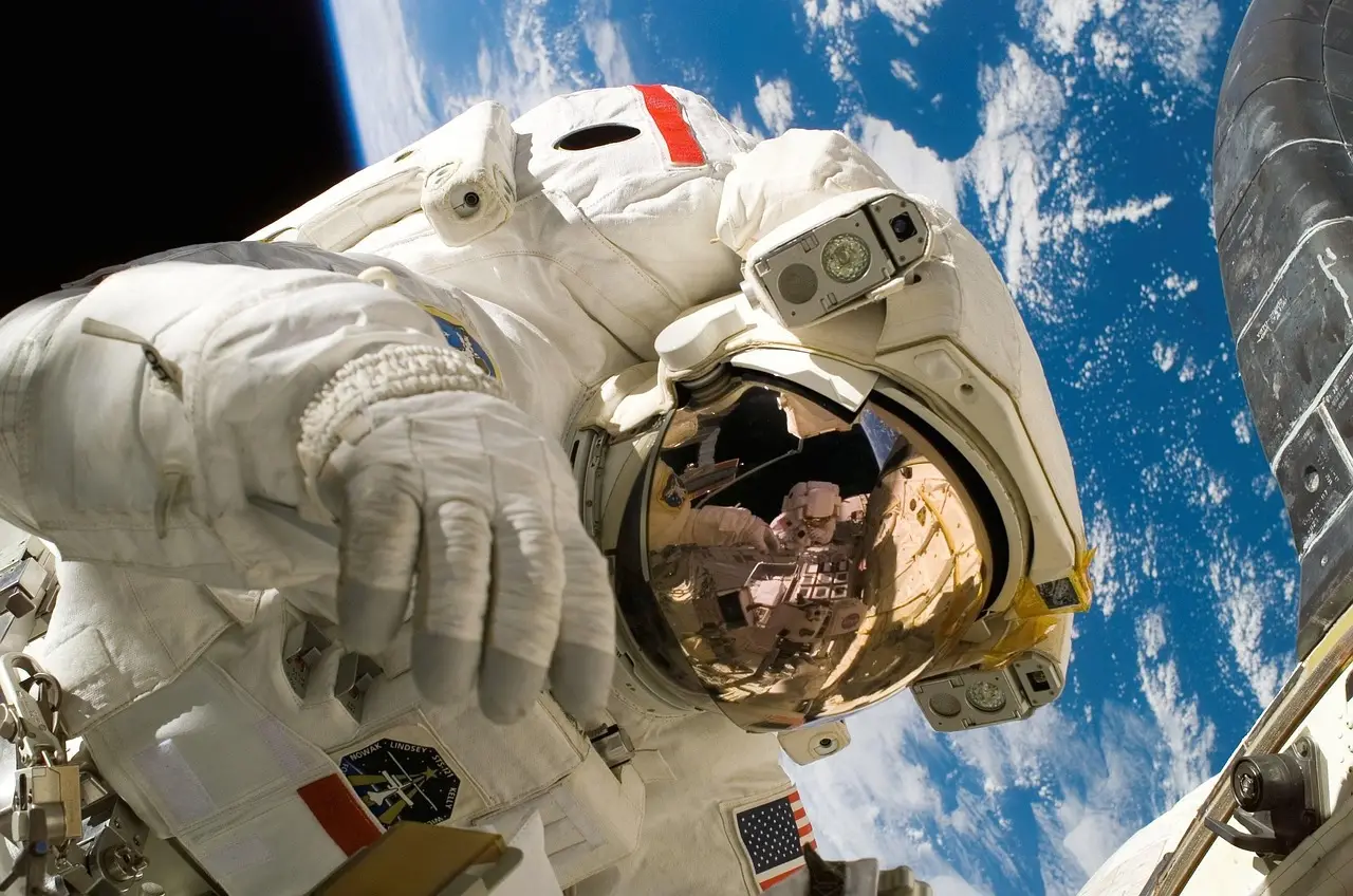 NASA astronauts splash down after 100 million miles in space