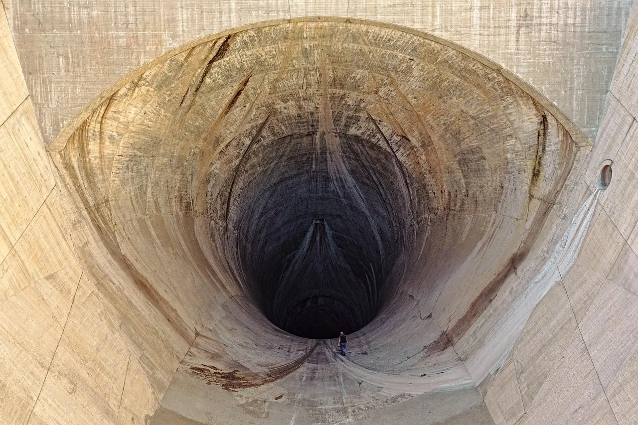 Higher-dimensional black holes hide an exact symmetry in their ringing, and string-inspired gravity breaks it