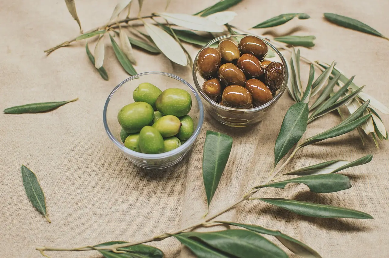 Eating olive oil before carbs has a surprising effect on blood sugar